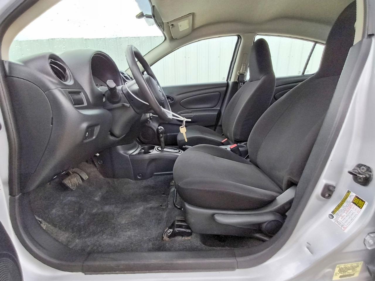2012 Nissan Versa 1.6 S Silver vin: 3N1CN7AP6CL938047