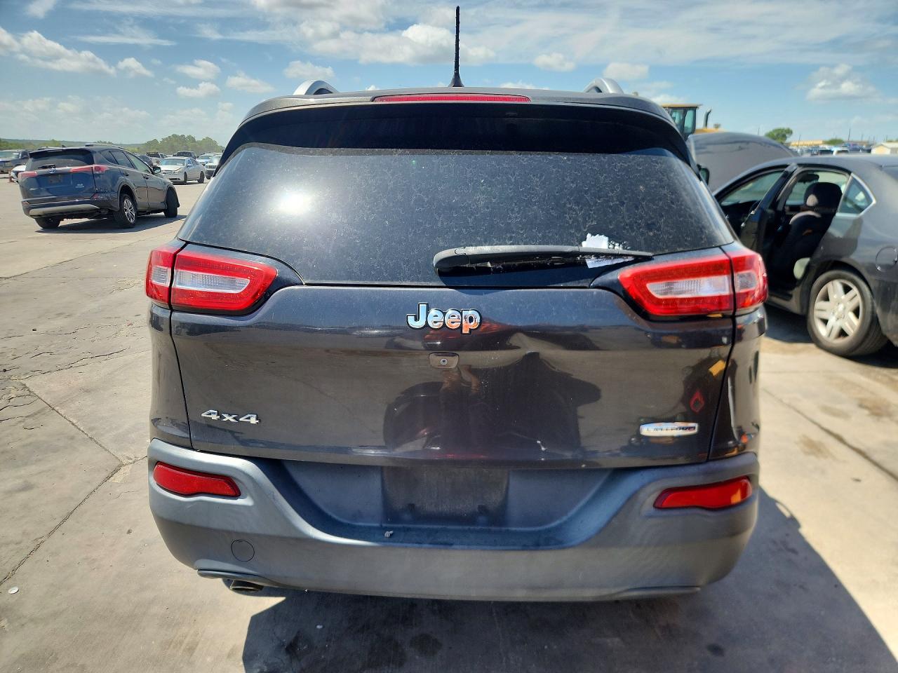 2015 Jeep Cherokee Latitude Gray vin: 1C4PJMCB9FW523832