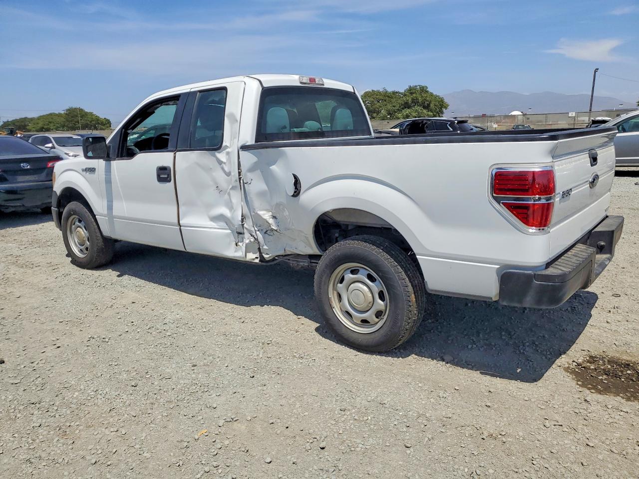 2014 Ford F150 Super Cab White vin: 1FTEX1CM1EFD11396
