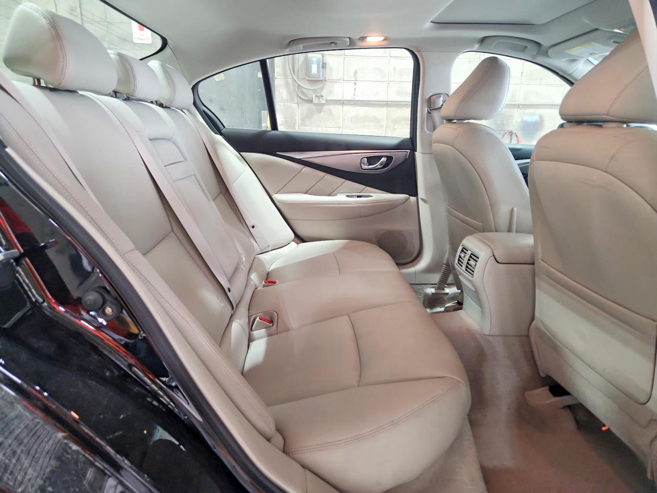 2015 Infiniti Q50 Premium Black vin: JN1BV7AR5FM391022