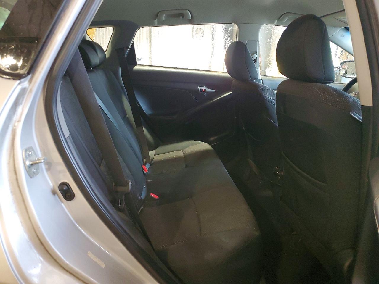 2010 Pontiac Vibe Silver vin: 5Y2SP6E09AZ413936