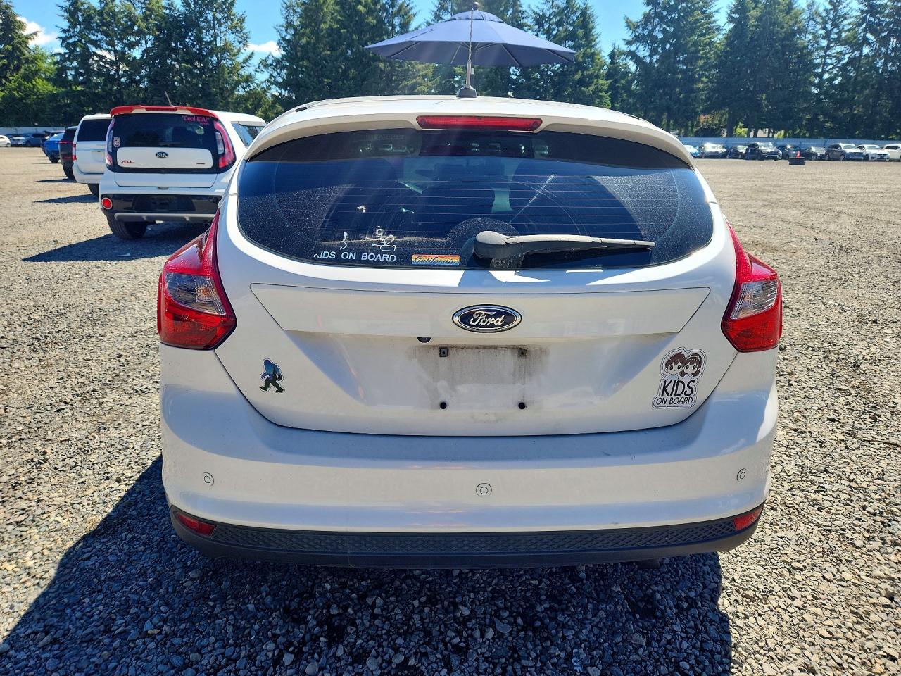 2014 Ford Focus Titanium White vin: 1FADP3N26EL282178