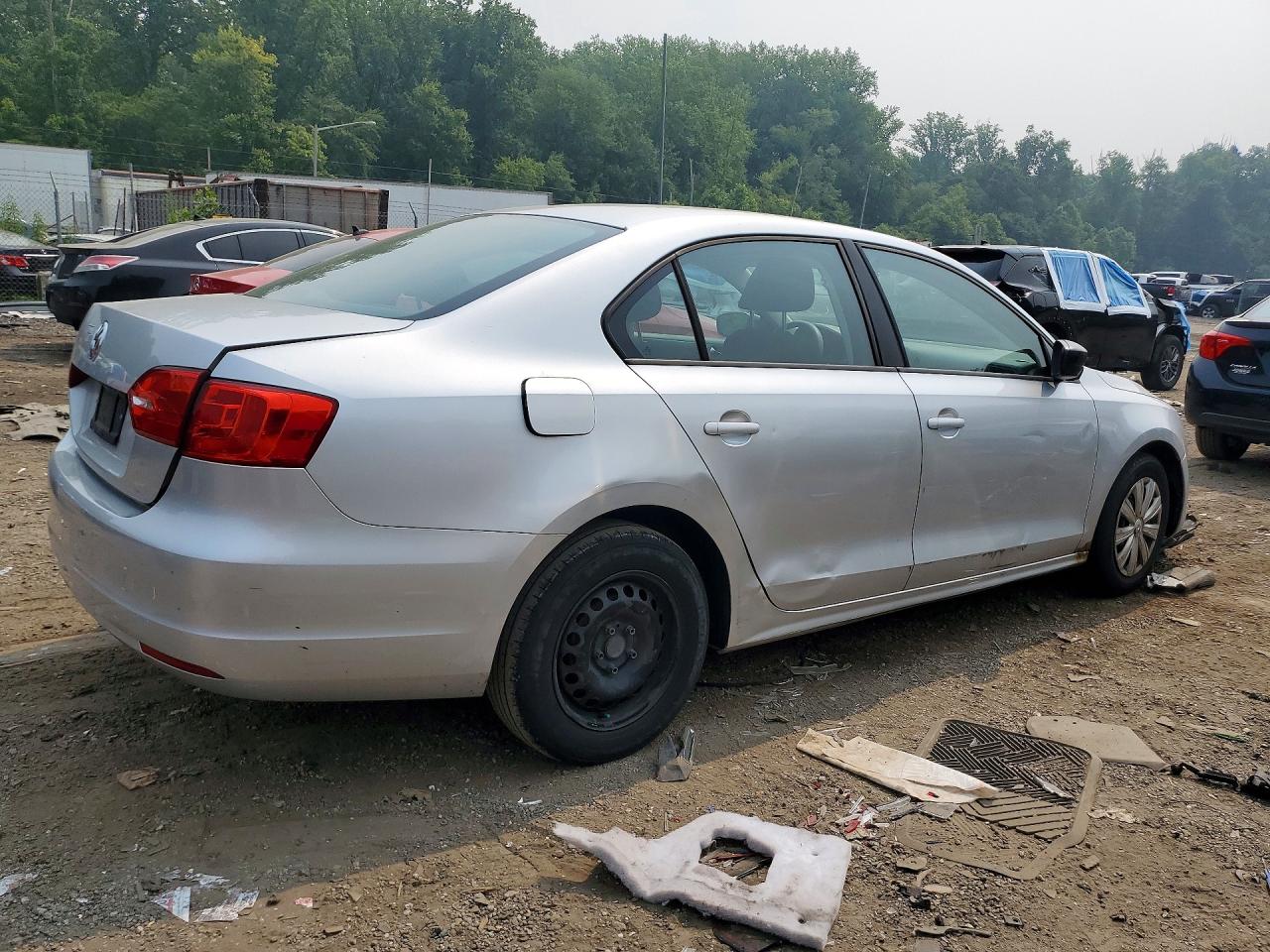 2011 Volkswagen Jetta Silver vin: 3VW2K7AJ2BM360449