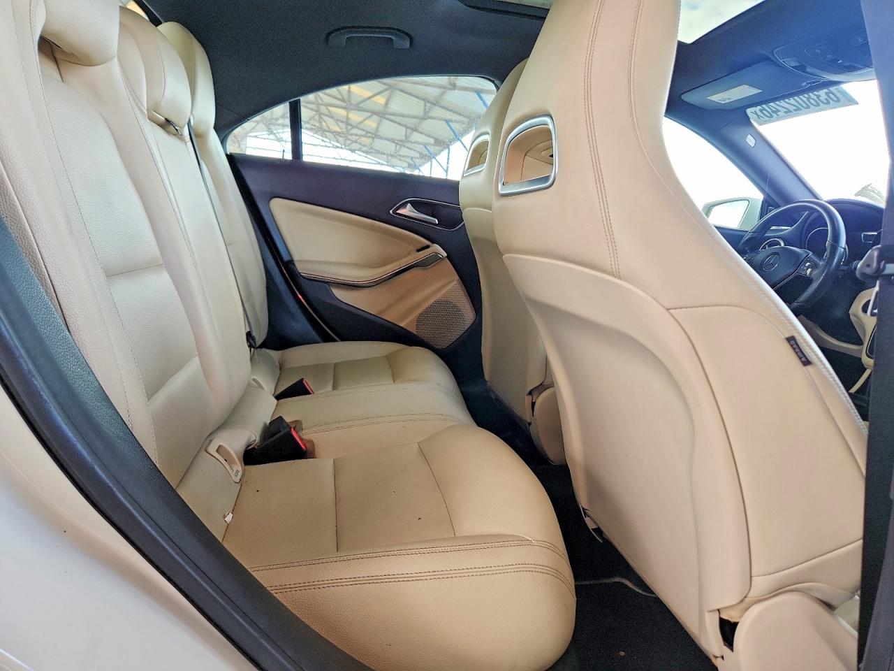 2014 Mercedes-benz Cla 250 White vin: WDDSJ4EB2EN160985