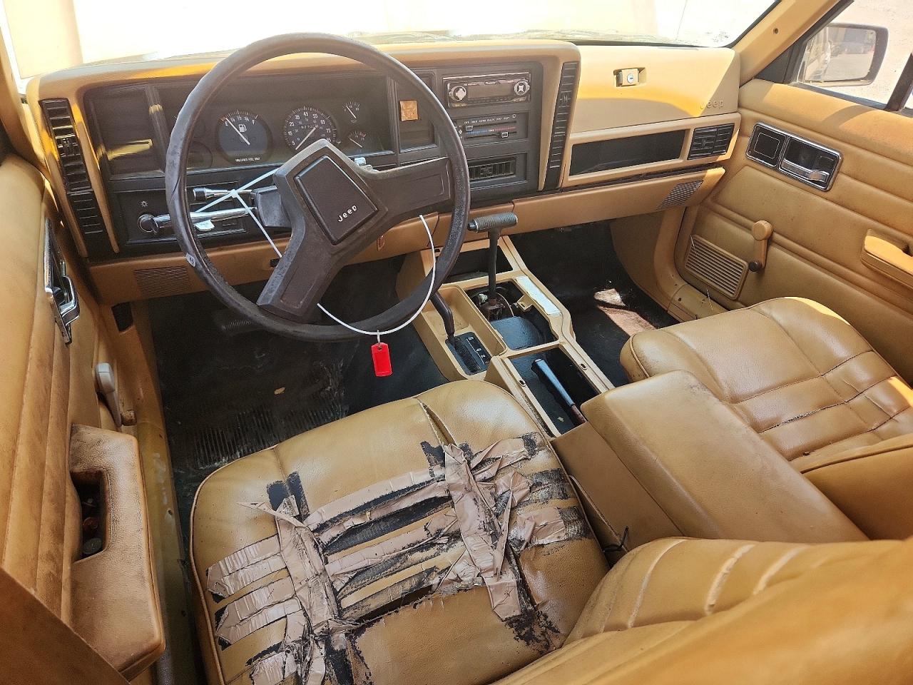 1988 Jeep Cherokee Tan vin: 1JCMR7819JT220507