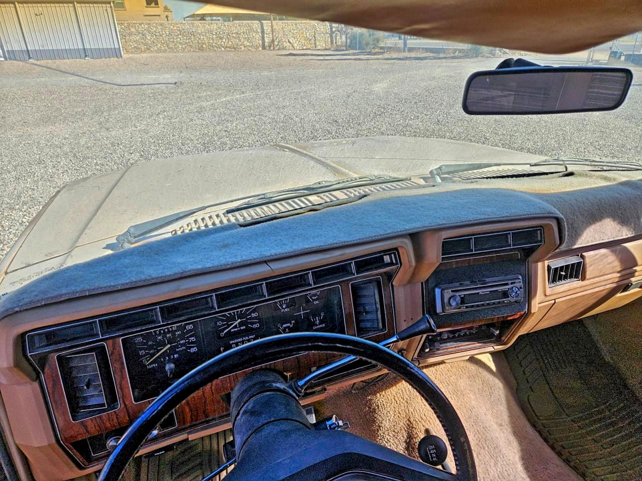 1983 Ford Bronco U100 Двухцветный vin: 1FMEU15G6DLA00090