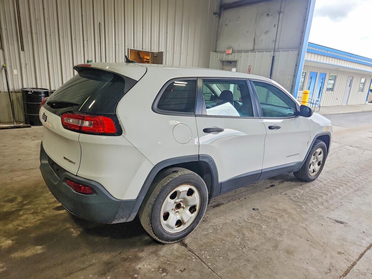 2015 Jeep Cherokee Sport Белый vin: 1C4PJLAB9FW731027
