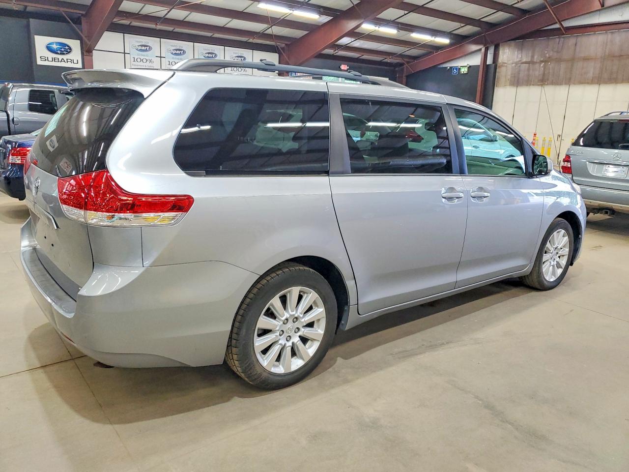 2013 Toyota Sienna Xle 7-passenger Silver vin: 5TDDK3DC6DS053919