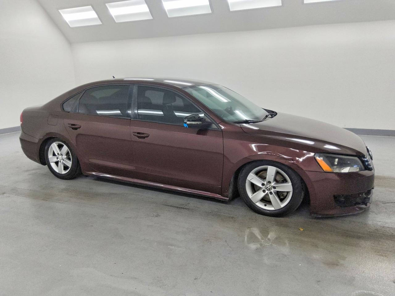 2013 Volkswagen Passat S Burgundy vin: 1VWAP7A39DC052052