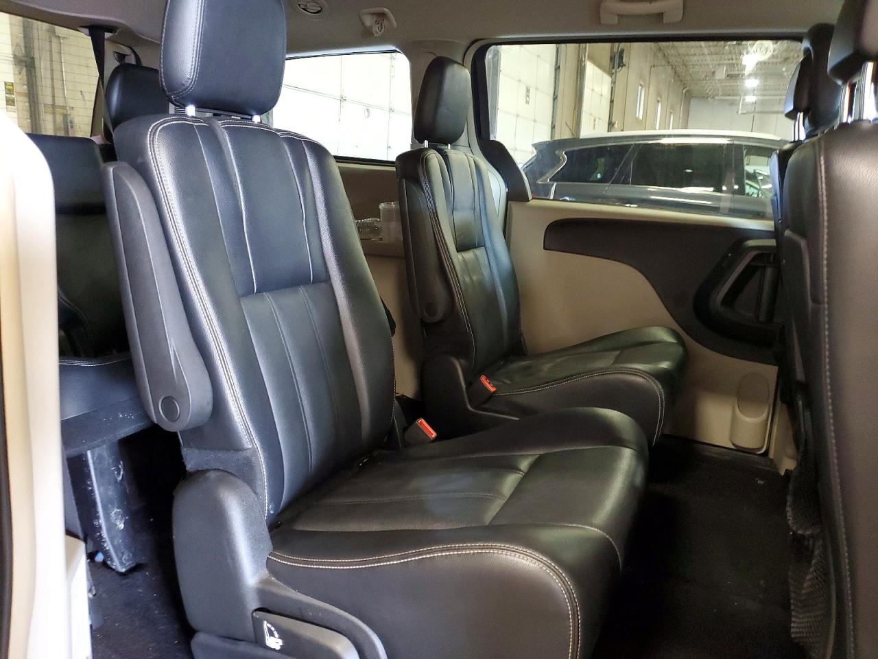 2015 Chrysler Town & Country Touring Blue vin: 2C4RC1BG8FR645153