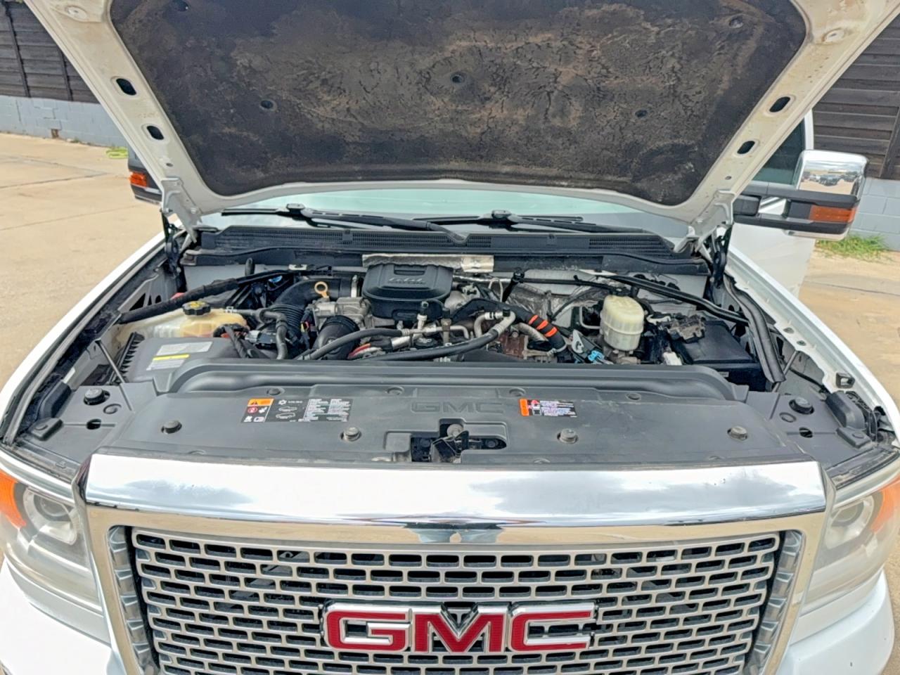 2015 Gmc Sierra K2500 Denali White vin: 1GT120E85FF601018
