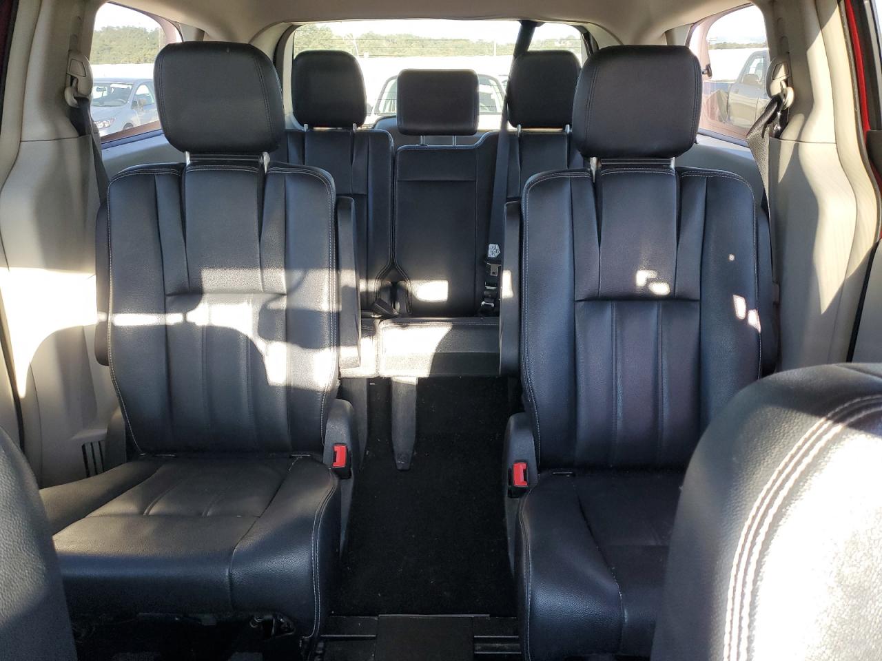 2014 Chrysler Town & Country Touring Red vin: 2C4RC1BG4ER437754