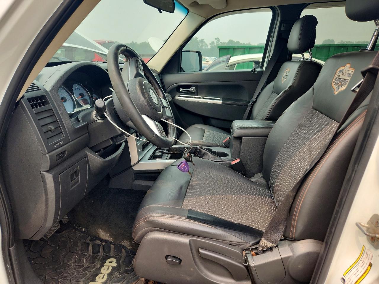 2012 Jeep Liberty Sport White vin: 1C4PJMAK0CW125911