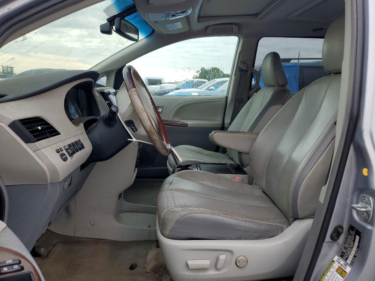 2013 Toyota Sienna Limited 7-passenger Silver vin: 5TDYK3DC6DS327007