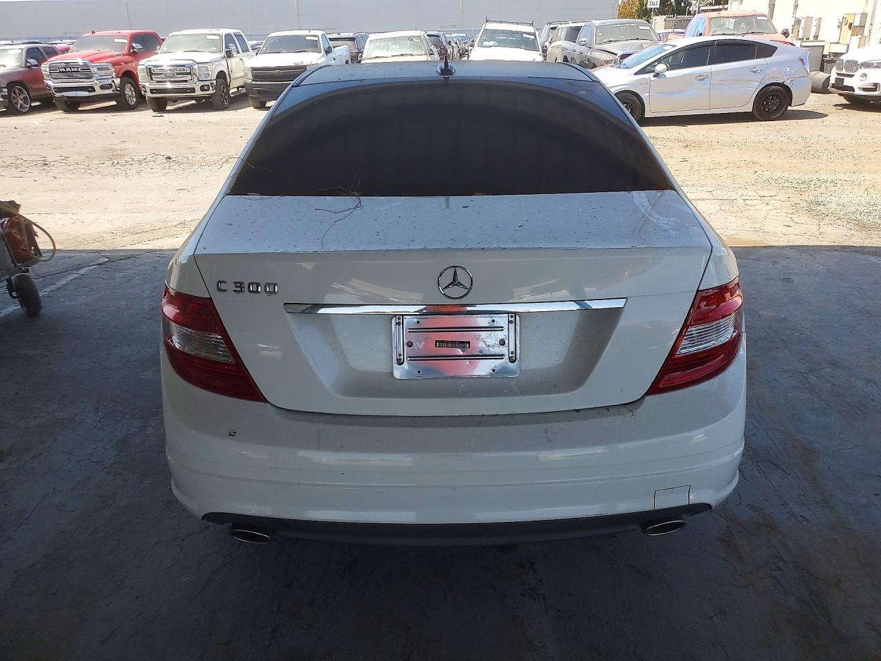 2008 Mercedes-benz C 300 White vin: WDDGF54X48R016183