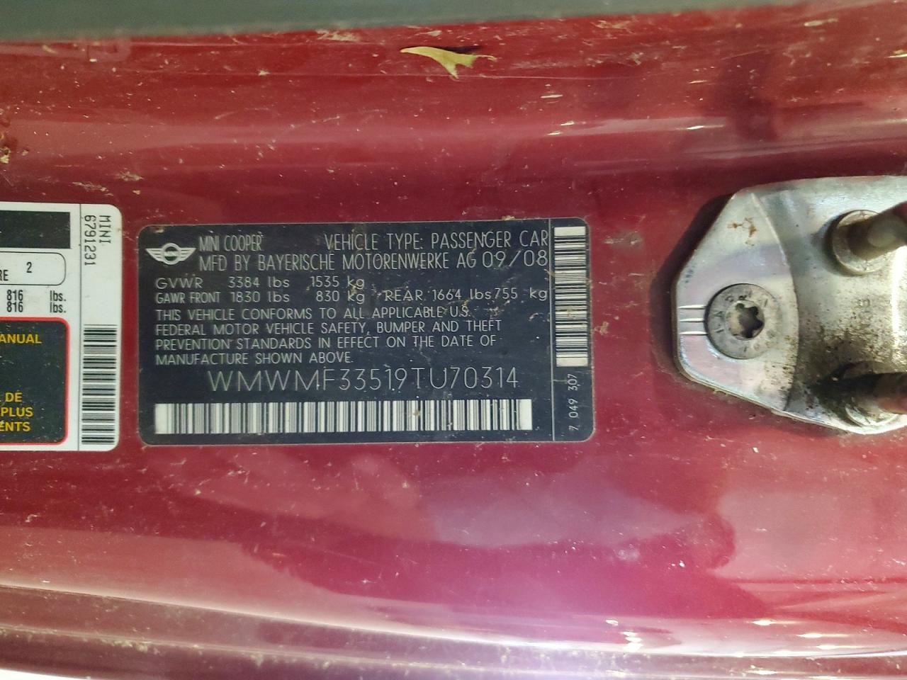 2009 Mini Cooper Maroon vin: WMWMF33519TU70314
