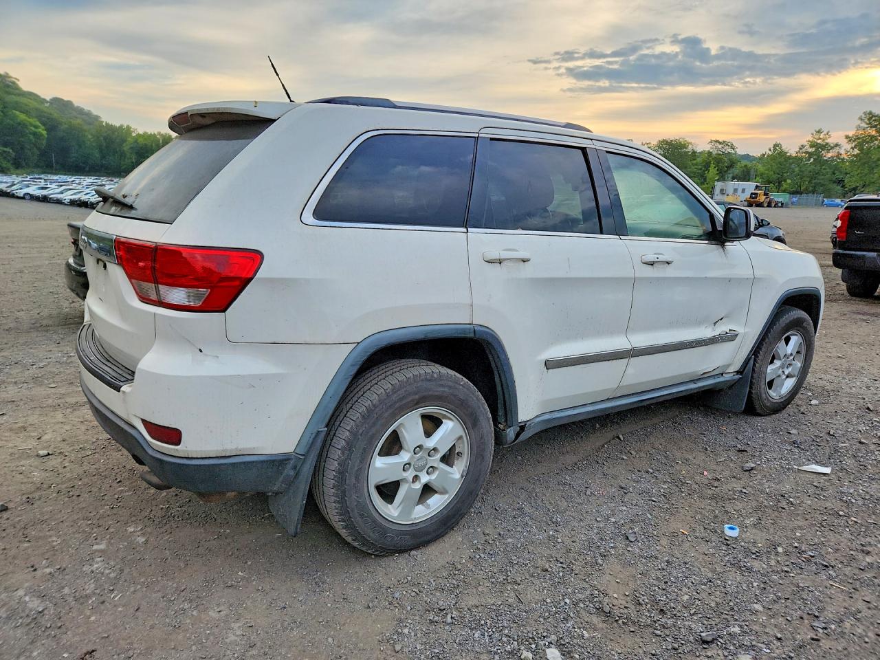 2011 Jeep Grand Cherokee Laredo White vin: 1J4RR4GG3BC576295