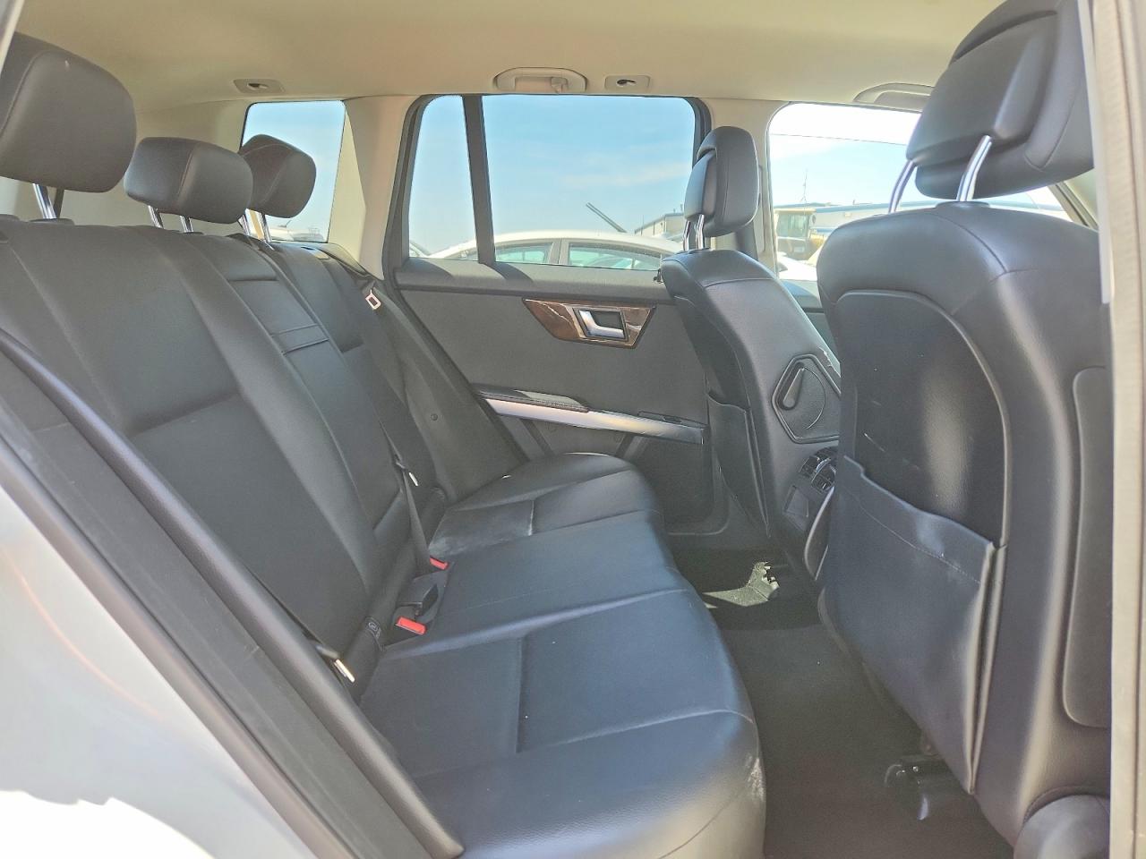 2013 Mercedes-benz Glk 350 White vin: WDCGG5HB8DF979325