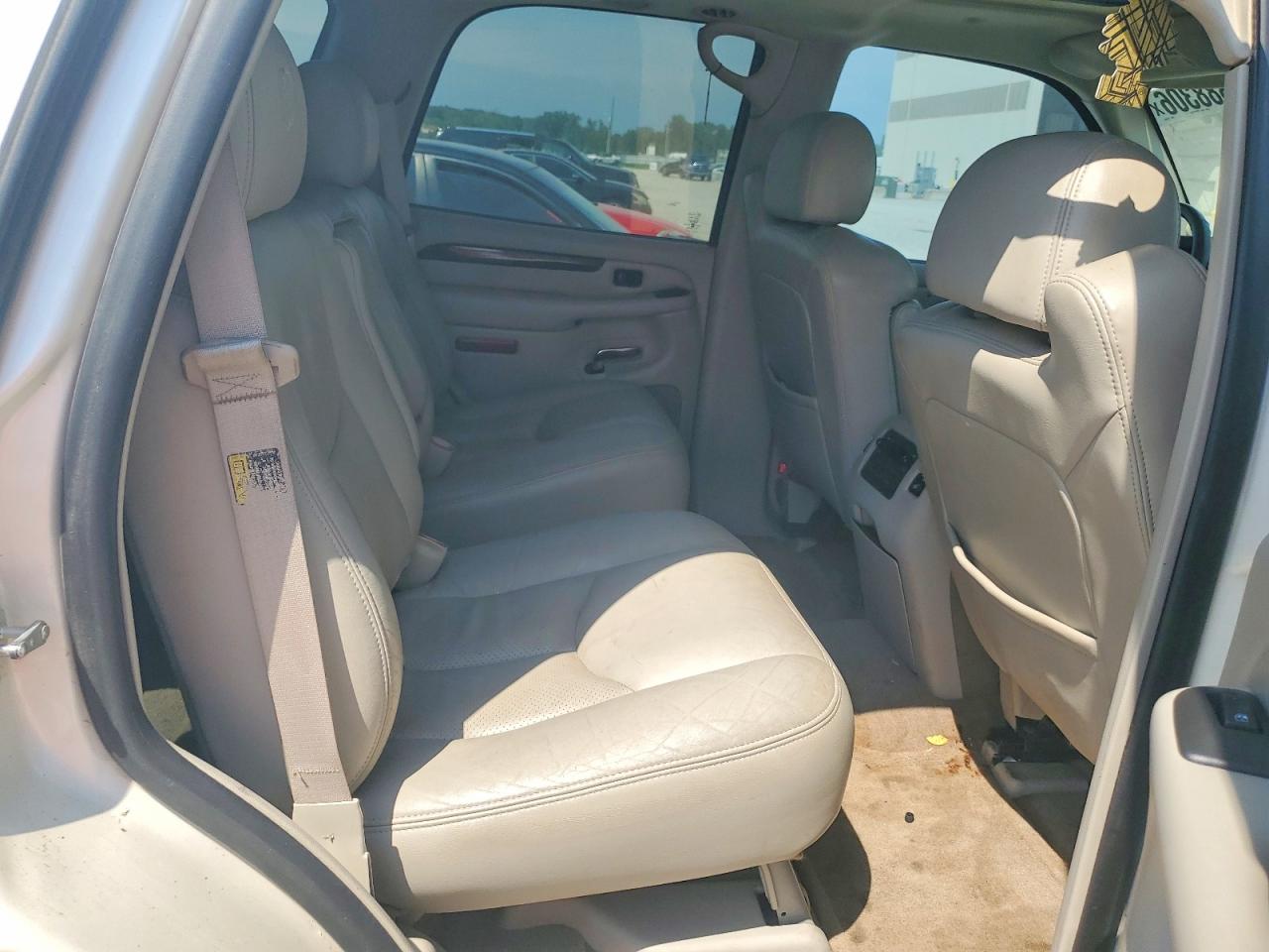 2005 Cadillac Escalade Luxury White vin: 1GYEK63N85R131068
