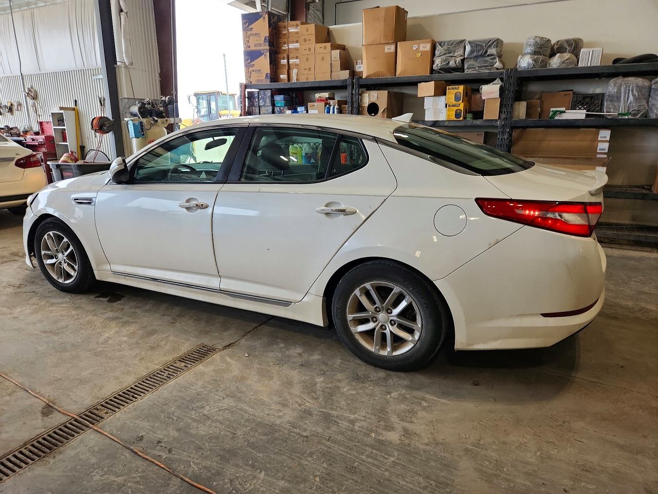 2012 Kia Optima Hybrid White vin: KNAGM4AD5C5011690