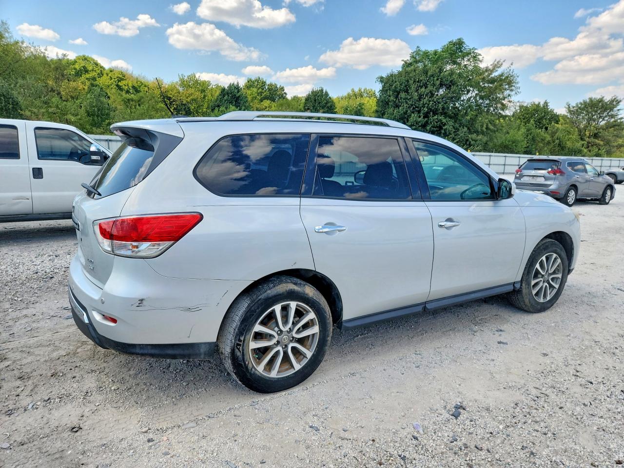 2013 Nissan Pathfinder S Silver vin: 5N1AR2MM6DC631564