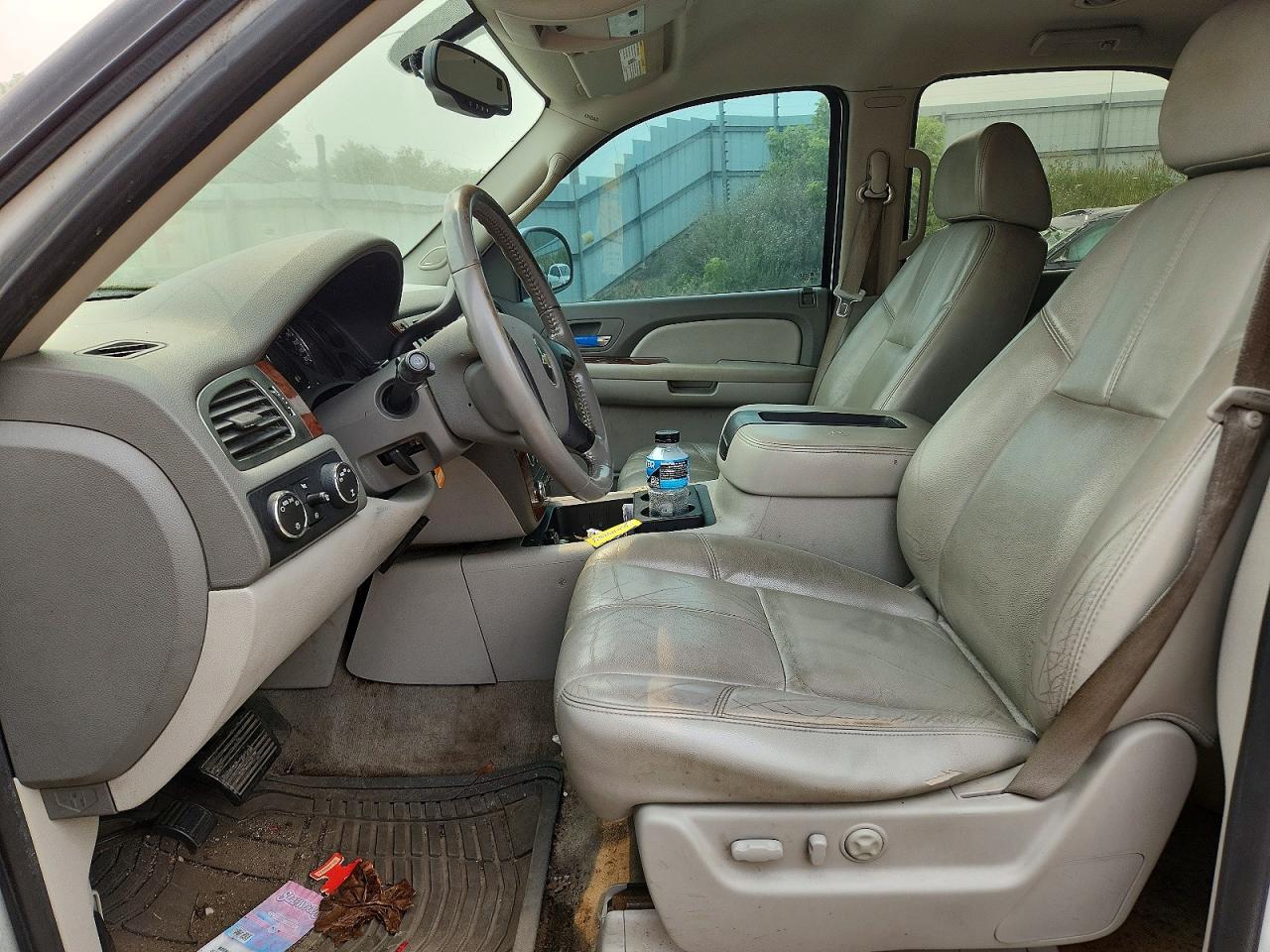 2007 Chevrolet Tahoe K1500 White vin: 1GNFK13037J197117
