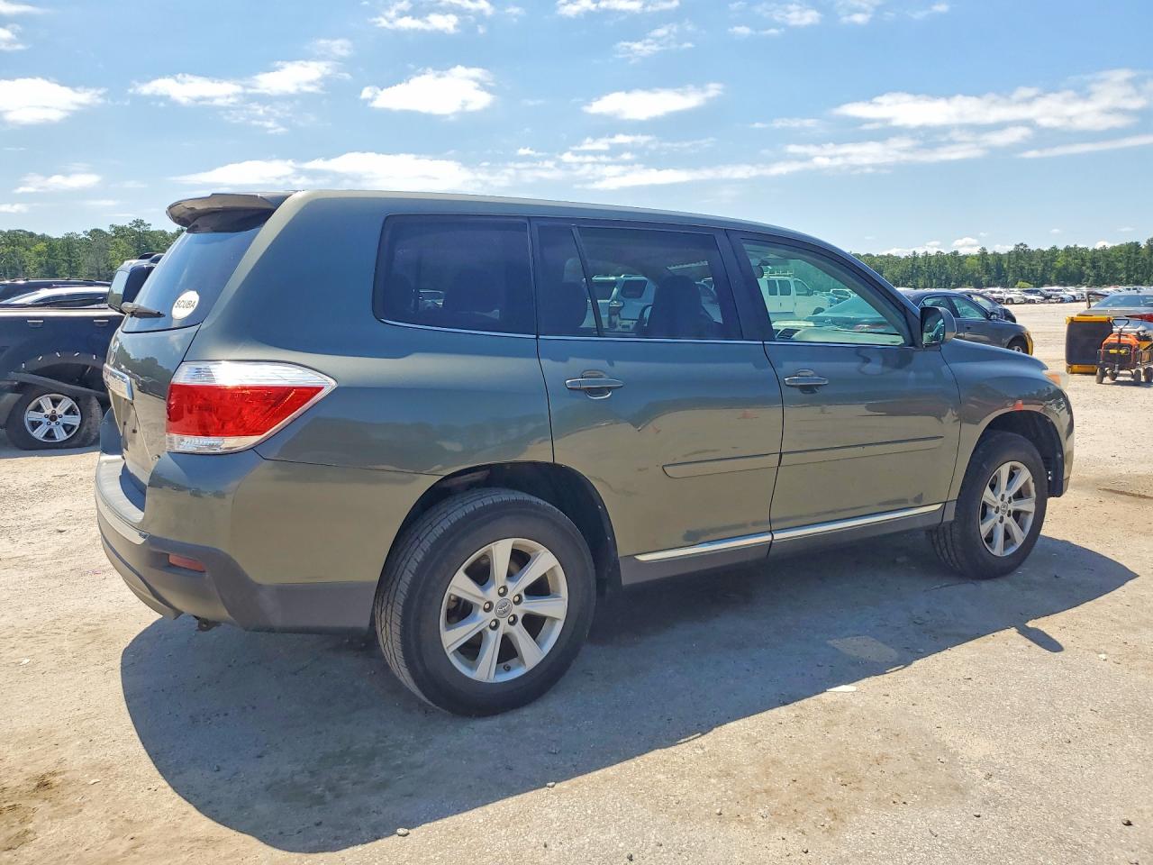 2013 Toyota Highlander Base Green vin: 5TDBK3EH0DS198536