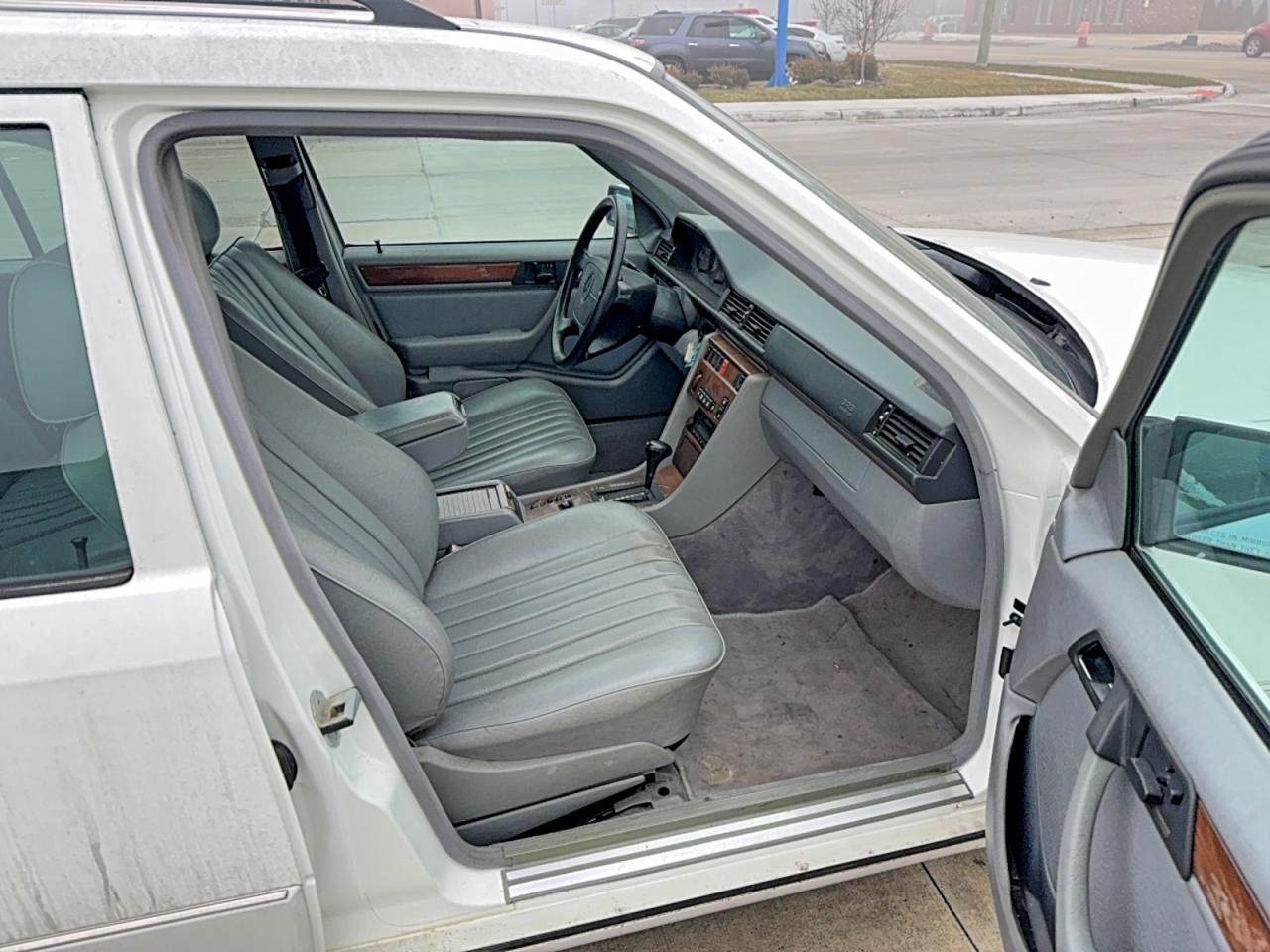 1995 Mercedes-benz E 320 White vin: WDBEA92E2SF296279