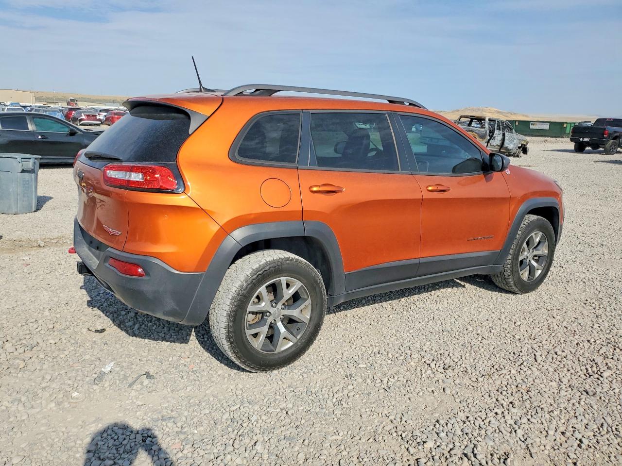 2015 Jeep Cherokee Trailhawk Orange vin: 1C4PJMBSXFW776210