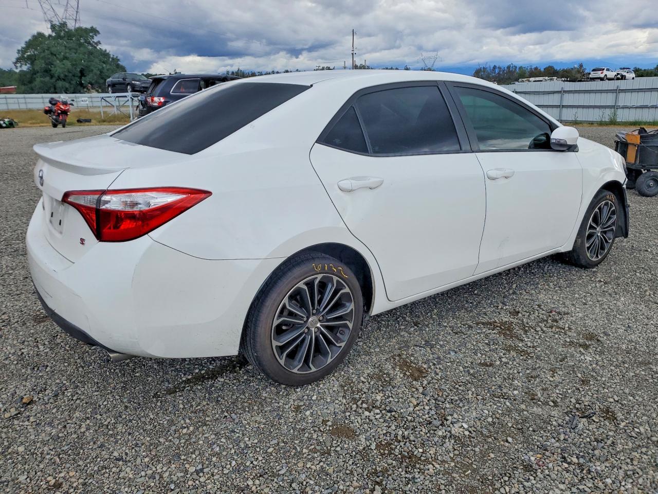 2014 Toyota Corolla S Plus White vin: 5YFBURHE8EP160576