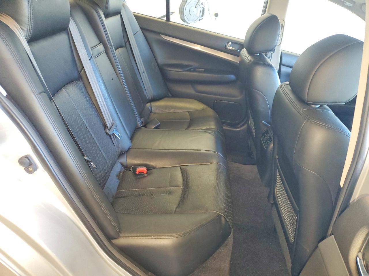 2015 Infiniti Q40 Base Silver vin: JN1CV6AR9FM523049