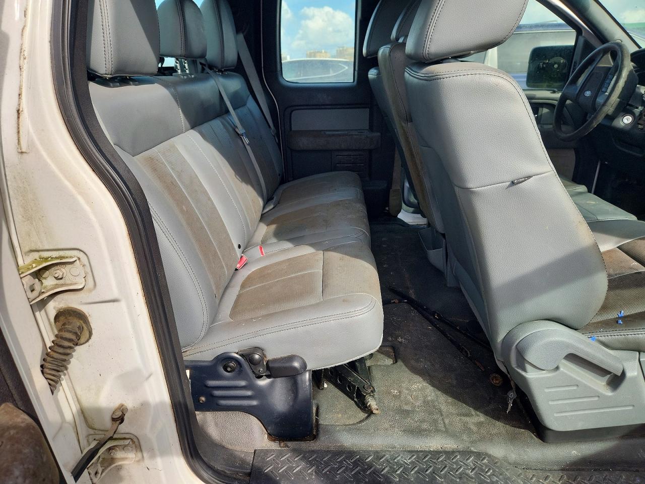 2012 Ford F150 Super Cab White vin: 1FTEX1CMXCKD02491