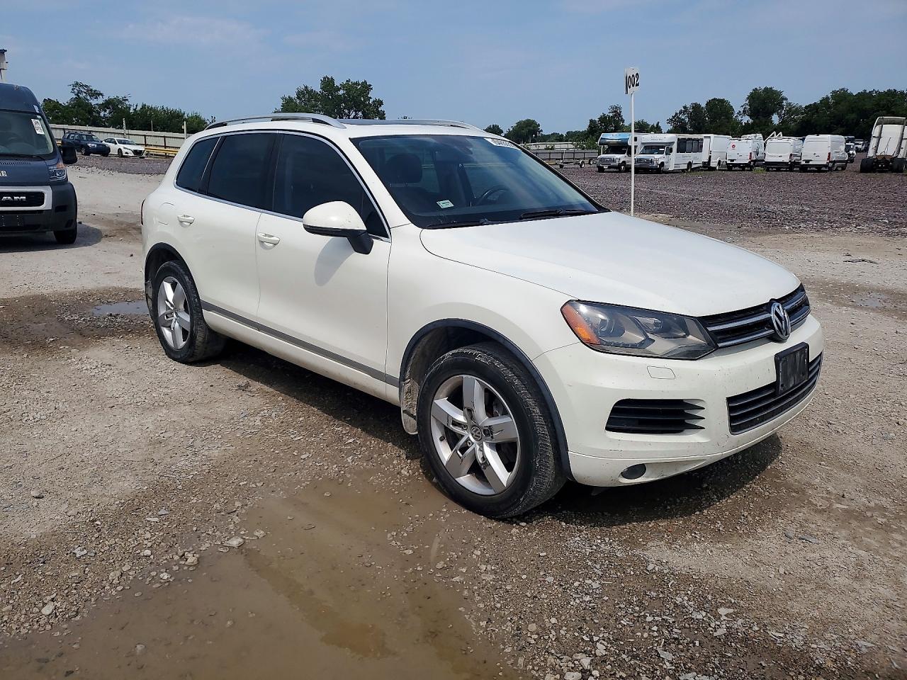 2012 Volkswagen Touareg V6 Белый vin: WVGFF9BP3CD003135