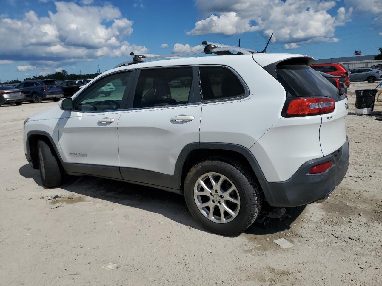 2014 Jeep Cherokee Latitude White vin: 1C4PJLCBXEW157940