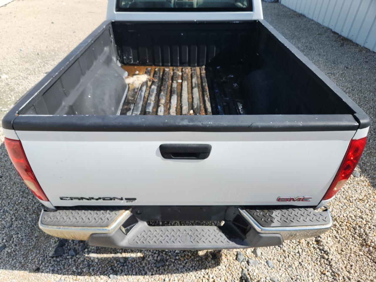 2008 Gmc Canyon White vin: 1GTCS149488187259 Damage: Tailgate, Chipped, 3