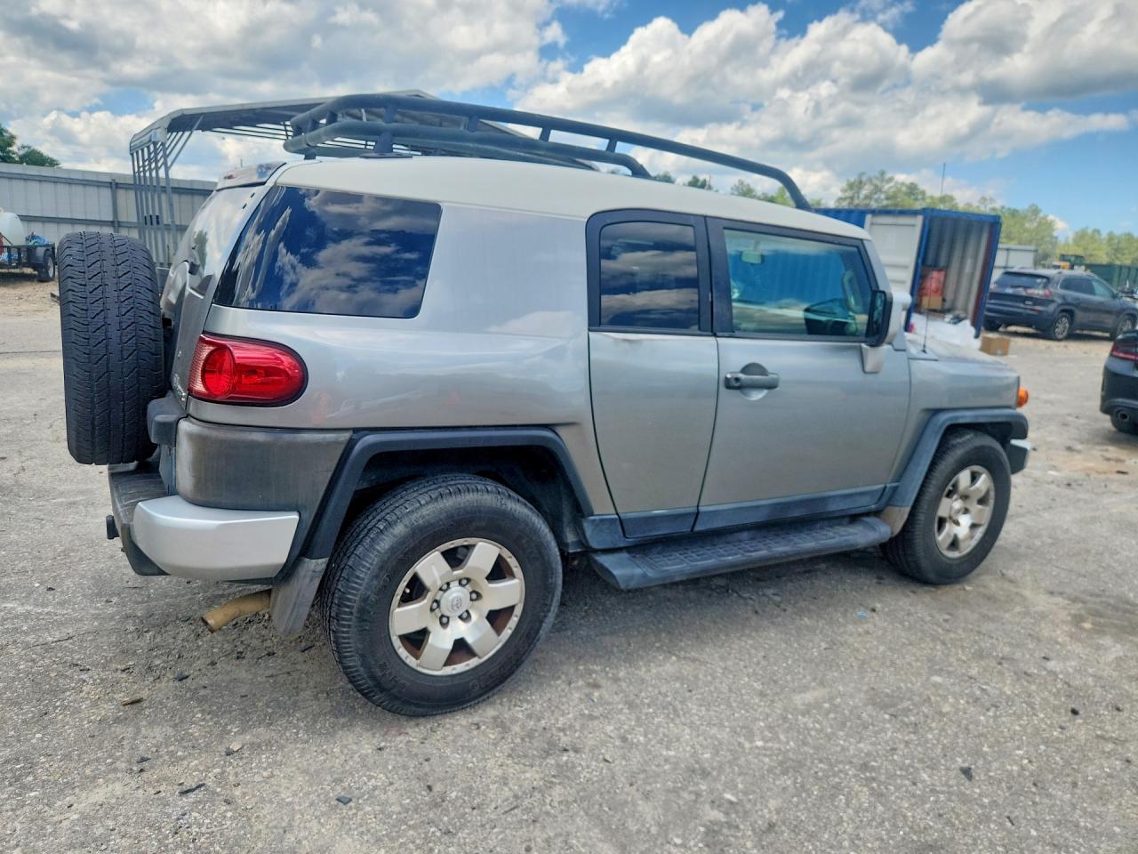 2010 Toyota Fj Cruiser Base Silver vin: JTEZU4BF4AK008656