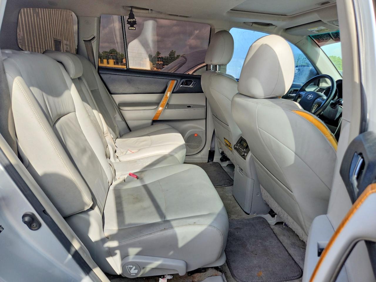 2010 Toyota Highlander Hybrid Limited Silver vin: JTEJW3EH8A2046017