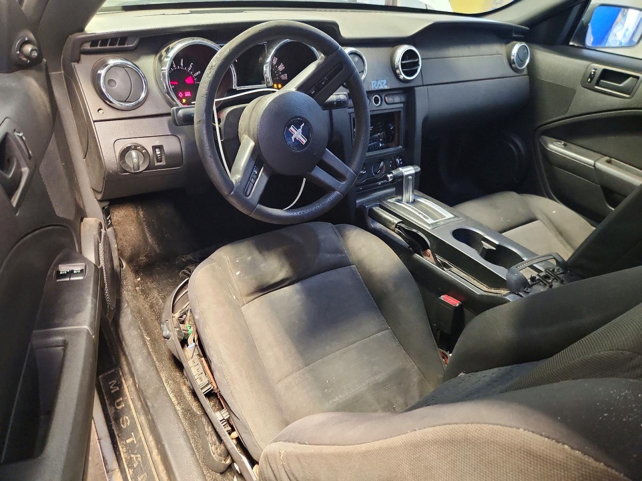 2005 Ford Mustang White vin: 1ZVFT80N155152369
