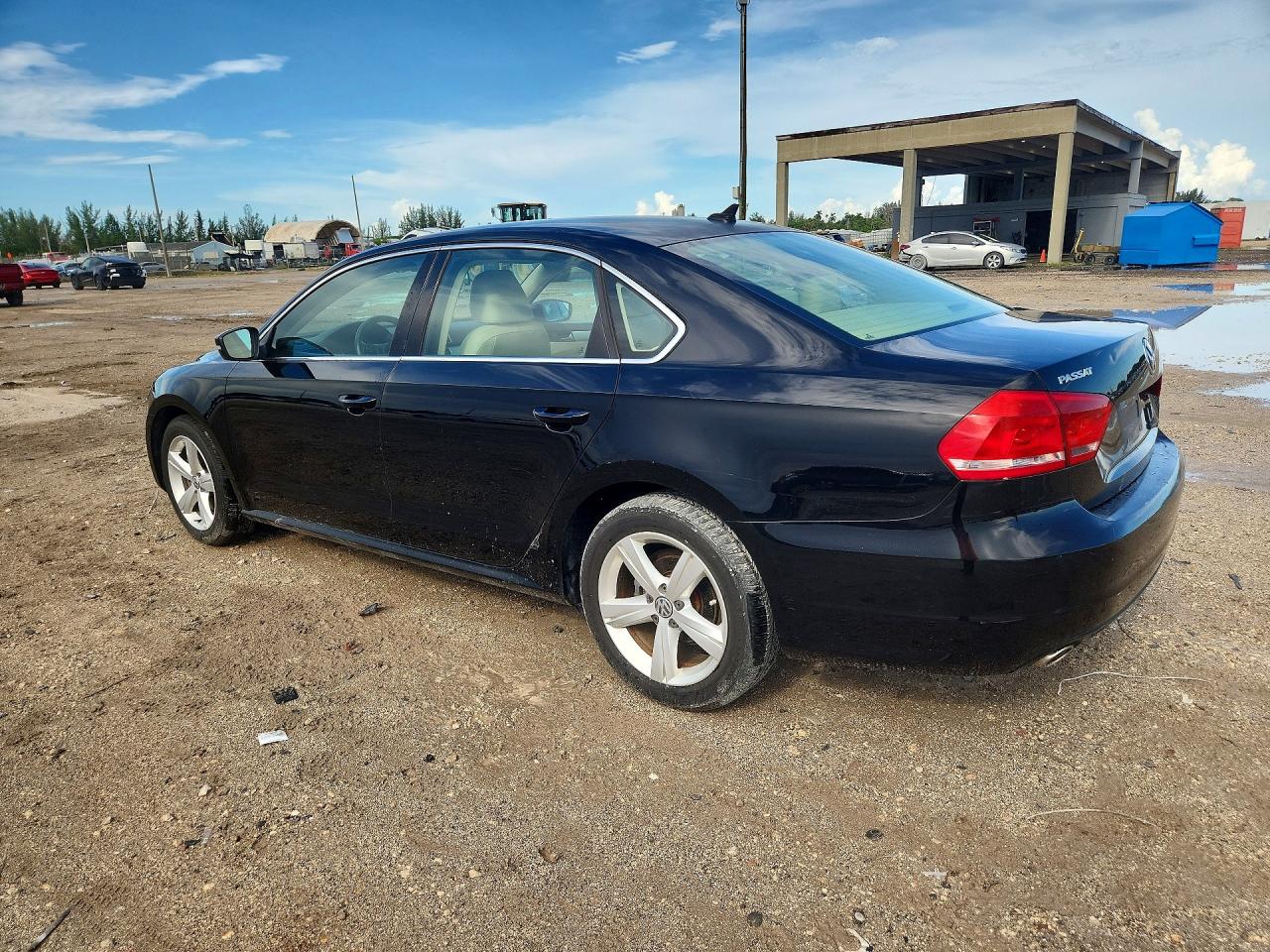 2013 Volkswagen Passat Se Black vin: 1VWBH7A33DC135736