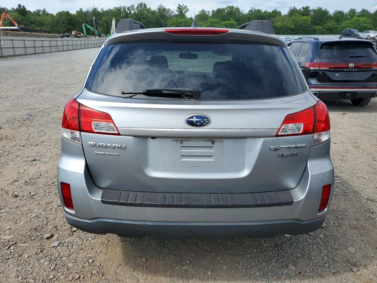 2011 Subaru Outback 3.6r Limited Silver vin: 4S4BRDLC0B2319185