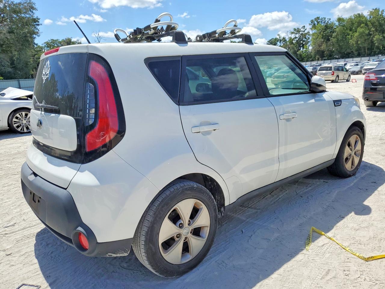 2015 Kia Soul Base White vin: KNDJN2A25F7181971
