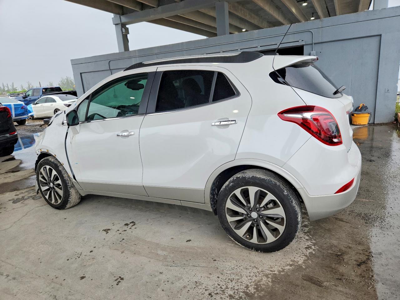 2018 Buick Encore Essence White vin: KL4CJCSB2JB558006