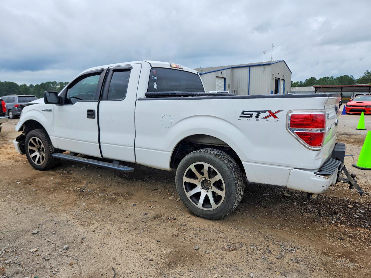2014 Ford F150 Super Cab White vin: 1FTFX1CF0EFB67104