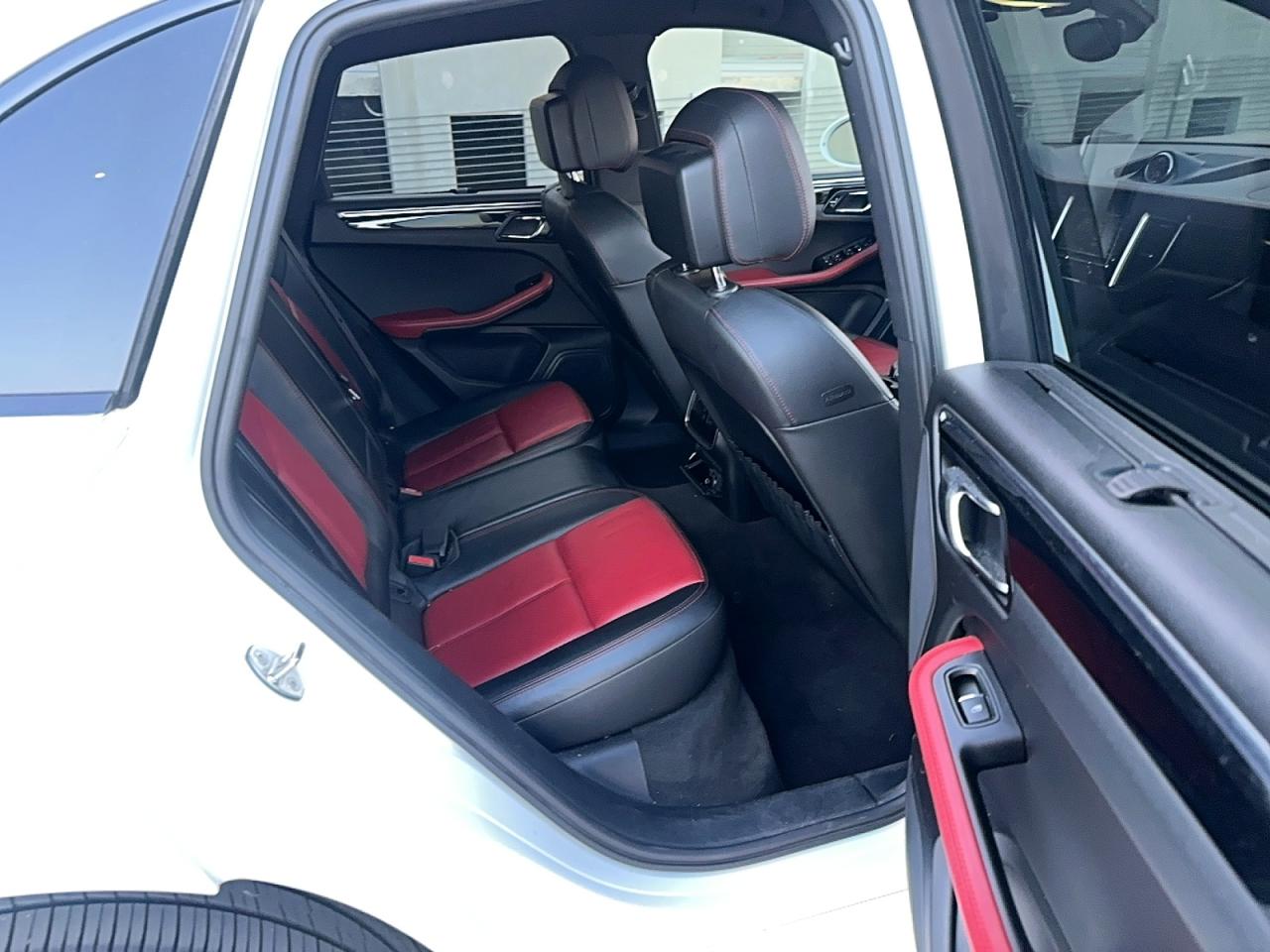 2015 Porsche Macan S White vin: WP1AB2A54FLB65950