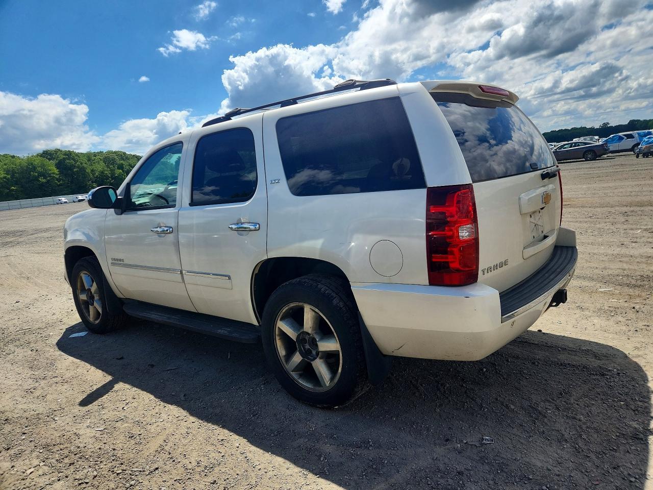 2013 Chevrolet Tahoe K1500 Ltz White vin: 1GNSKCE08DR225031
