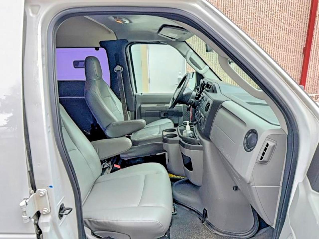 2014 Ford Econoline E250 Van White vin: 1FTNE2EW0EDB18825