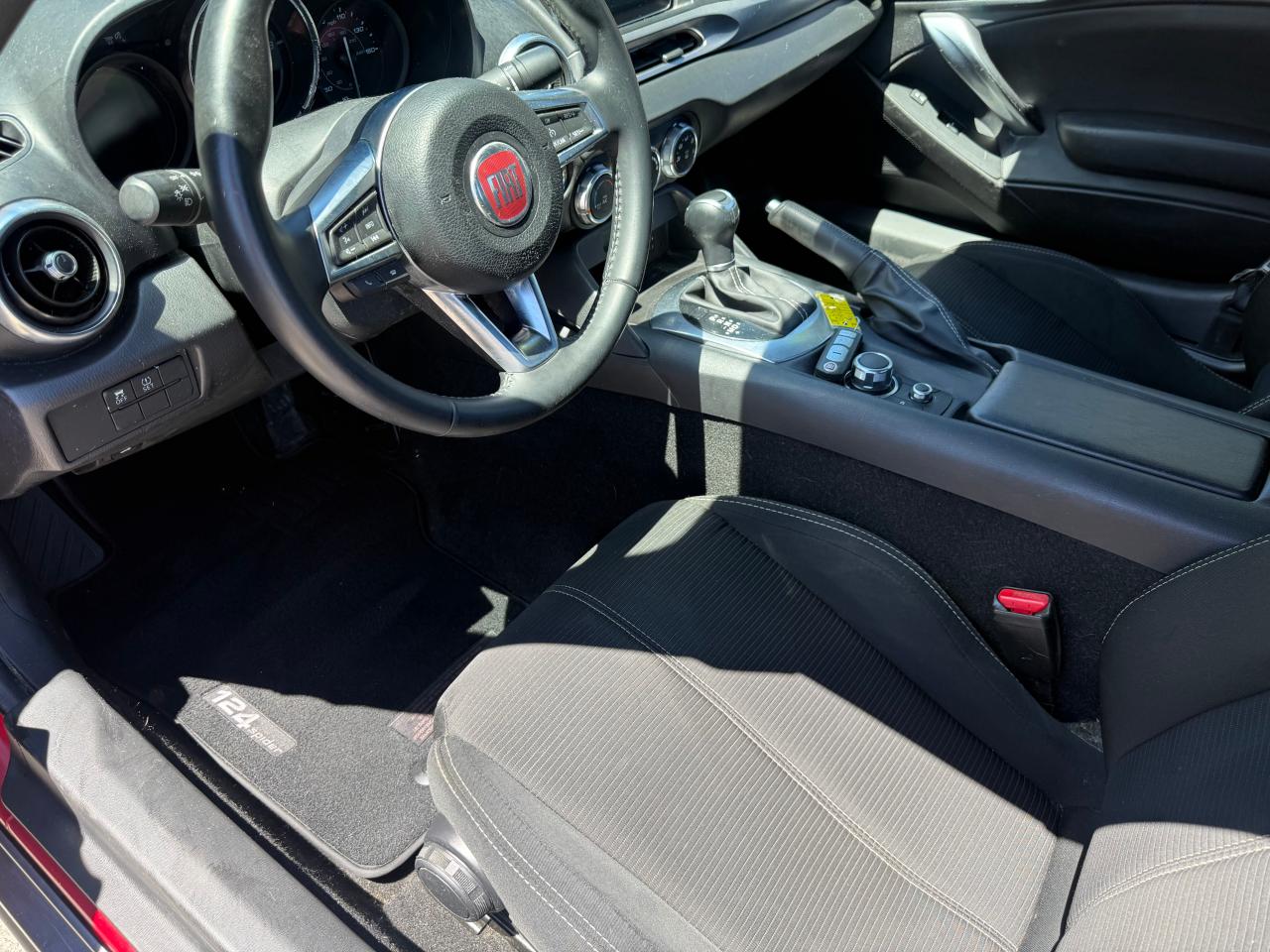 2017 Fiat 124 Spider Classica Red vin: JC1NFAEK9H0122868