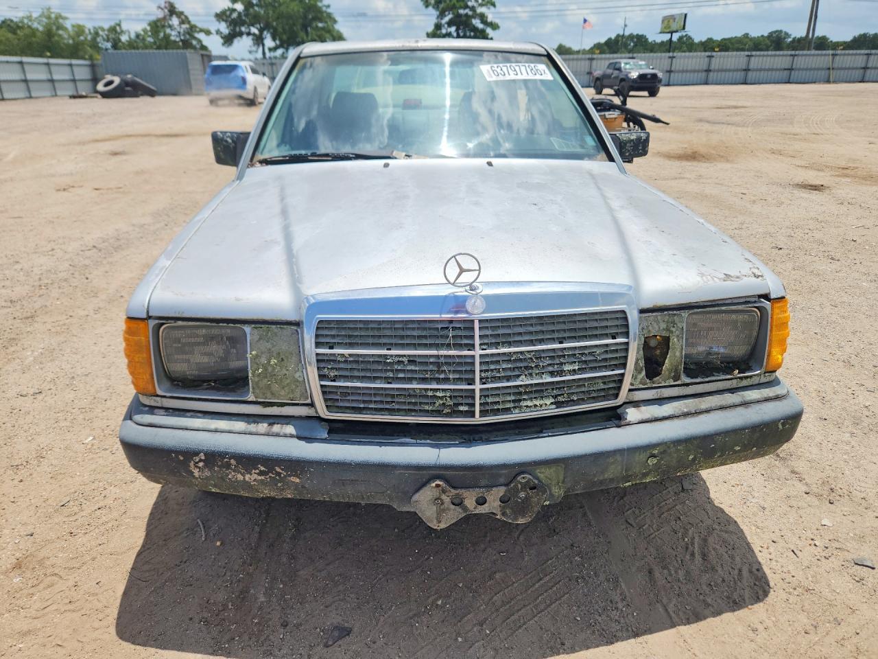 1986 Mercedes-benz 190 E 2.3 Silver vin: WDBDA24D5GF222997
