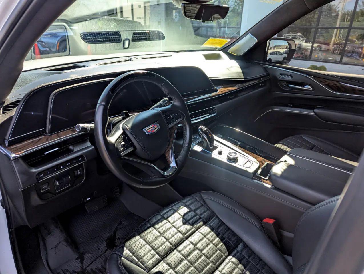 2022 Cadillac Escalade Esv Sport Platinum White vin: 1GYS4RKL0NR276XXX