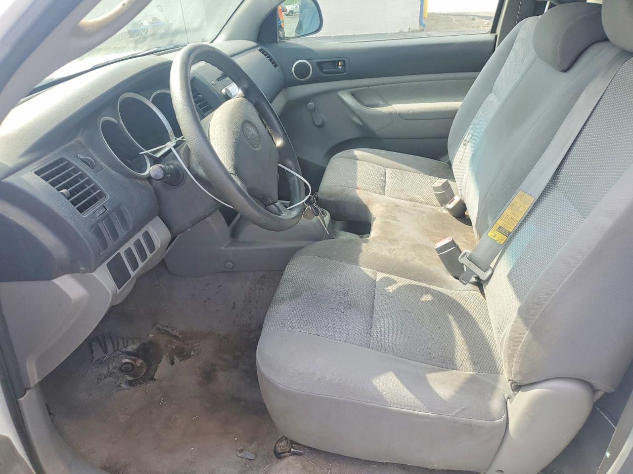 2005 Toyota Tacoma Base White vin: 5TENX22N15Z038995